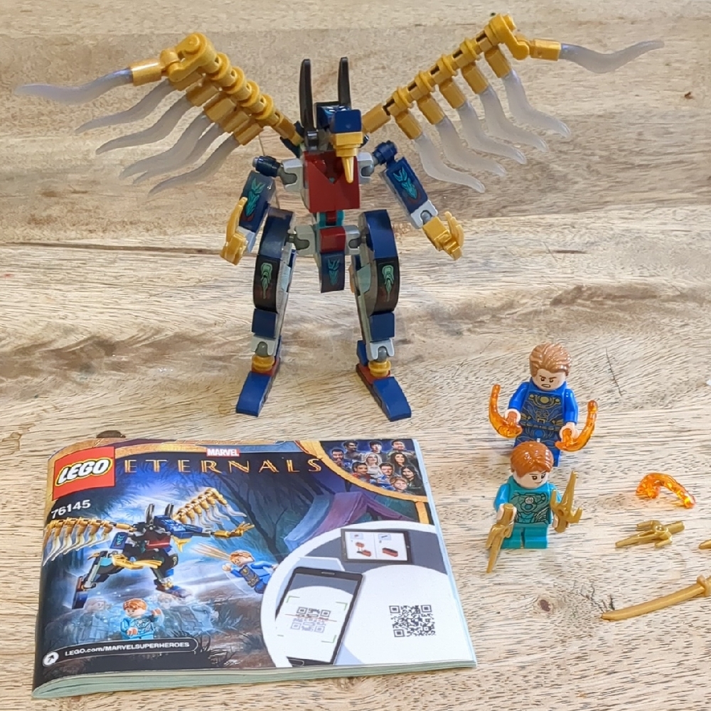 LEGO 76145 — Eternals’ Aerial Assault Gold - Picture 1 of 12